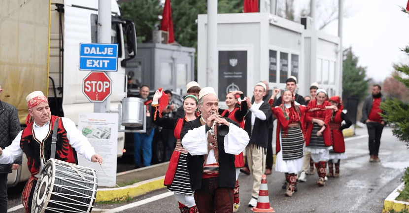 Rama: Atmosferë kuqezi në çdo hyrje të Shqipërisë – publikohen pamjet