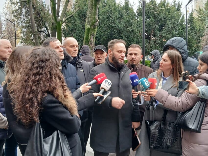 Punëtorët e transportit privat shpresojnë për një qasje të re në Kuvendin e Prishtinës