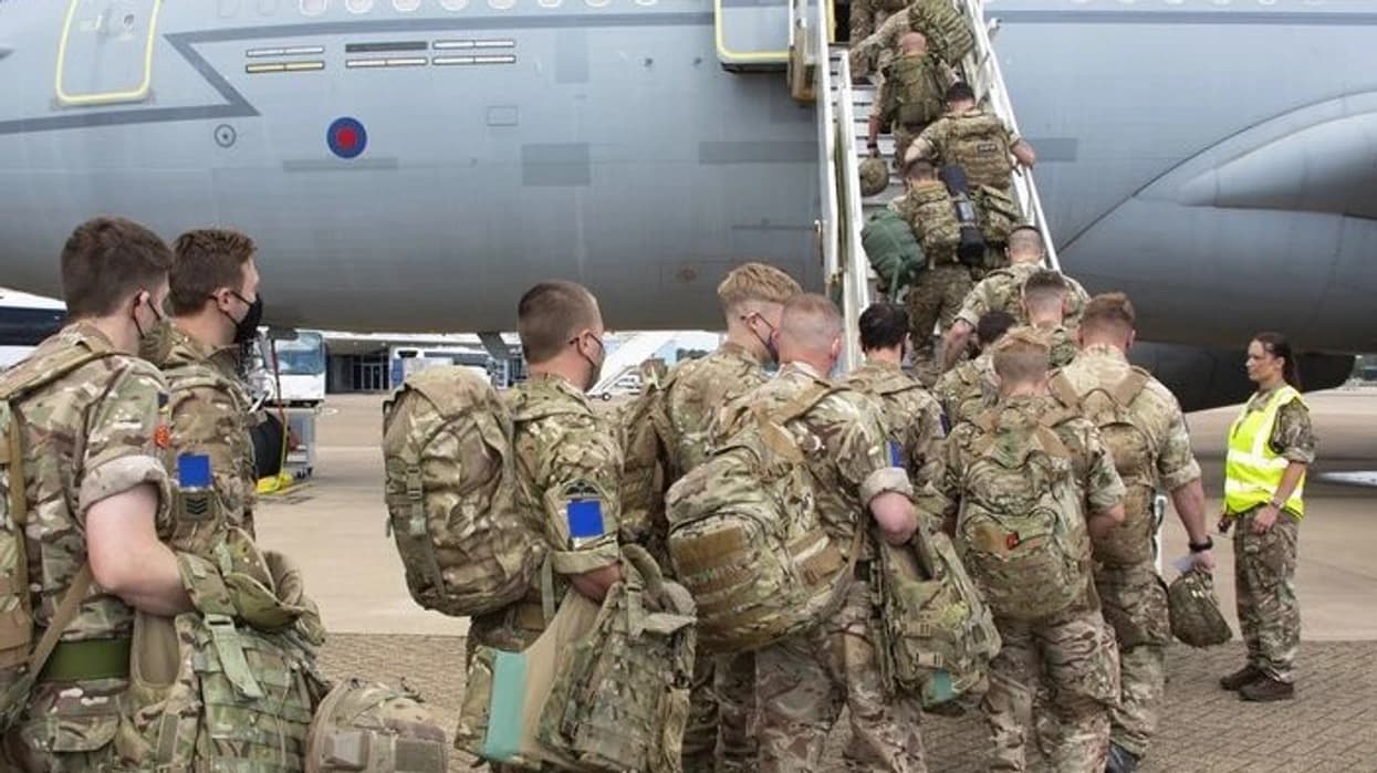 Britania pritet të dislokojë trupa për mision paqeruajtës në Ukrainë