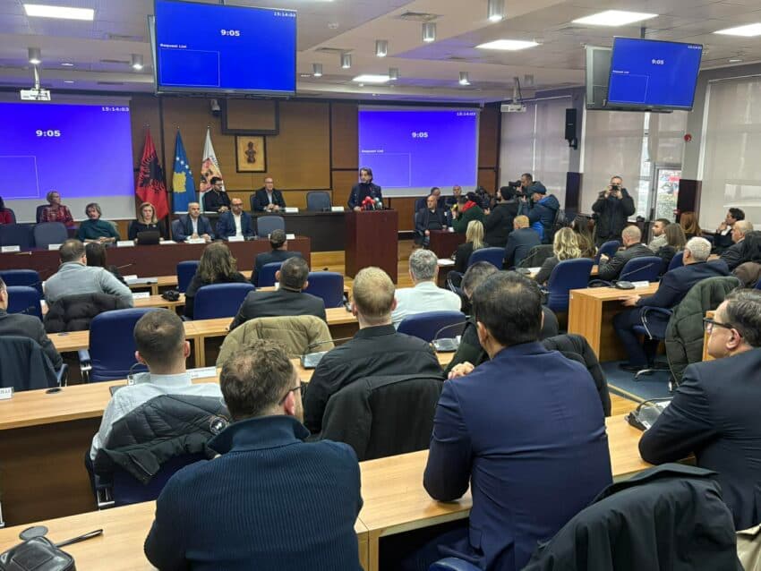 Kuvendi i Prishtinës shqyrton në një seancë të jashtëzakonshme çështjen e bllokimit të buxhetit