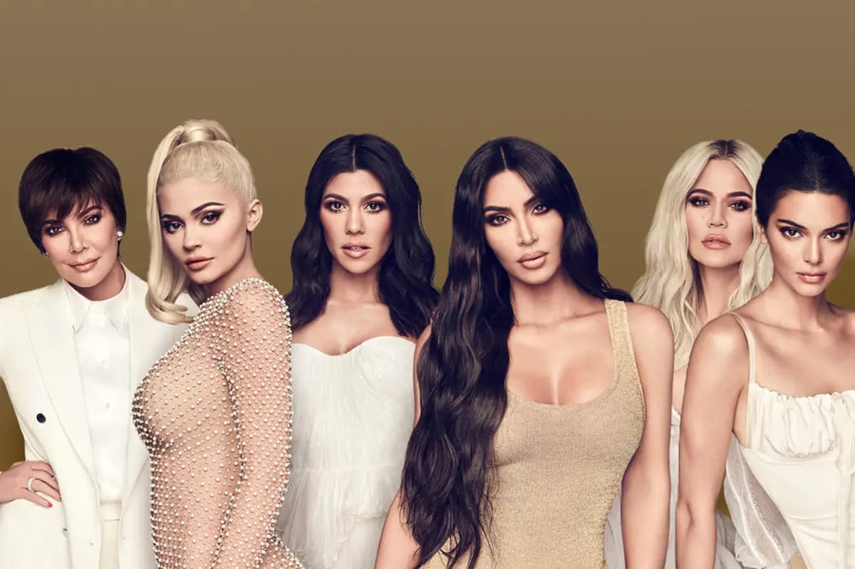 Motra­t Kardashian befasojnë fansat me foto të rralla nga viti 1999