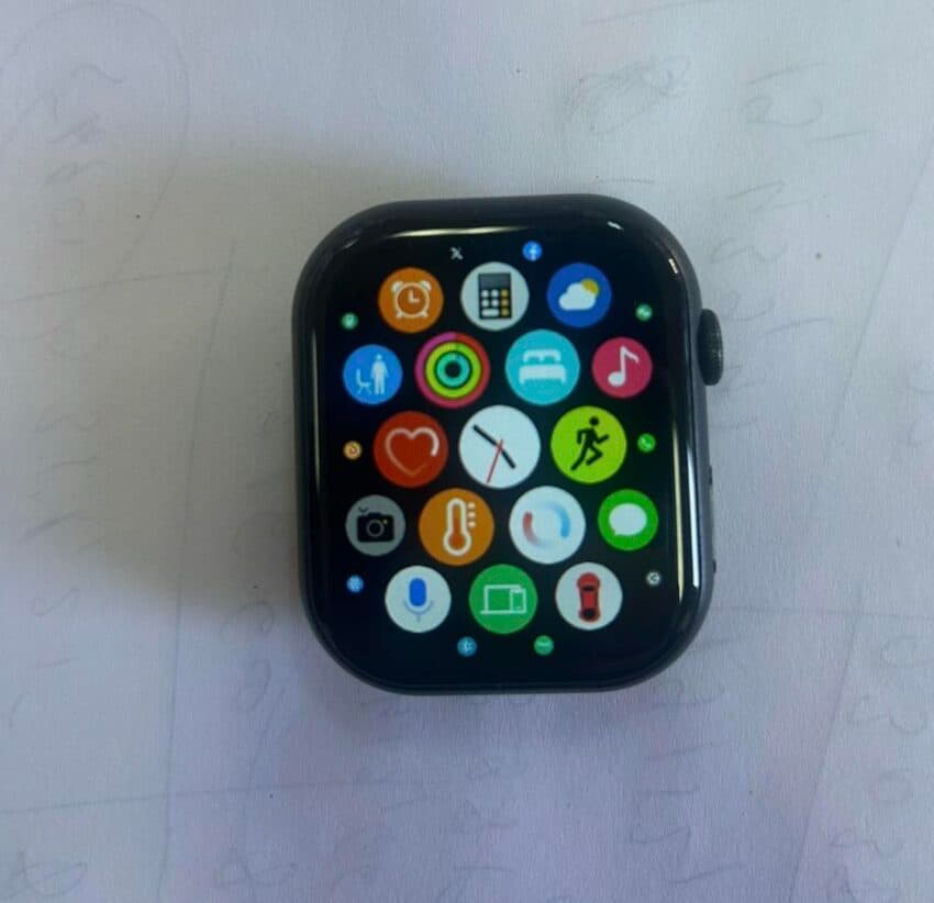 Dogana kap produkte të falsifikuara të “Apple”