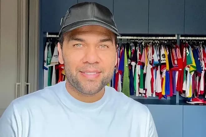 Dani Alves, nga lojtari te pronari – rikthimi në futboll