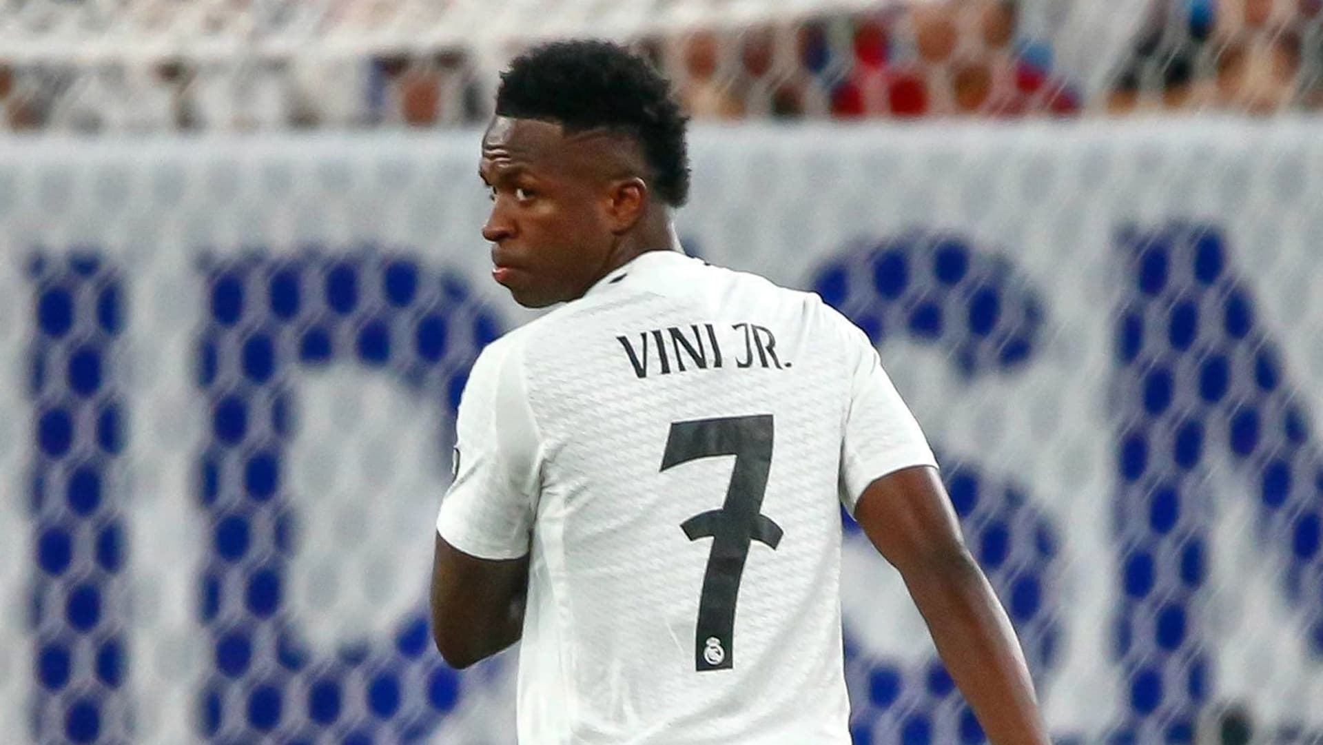Vinicius në dyshim për qëndrimin te Real Madridi, tifozët kthehen kundër tij