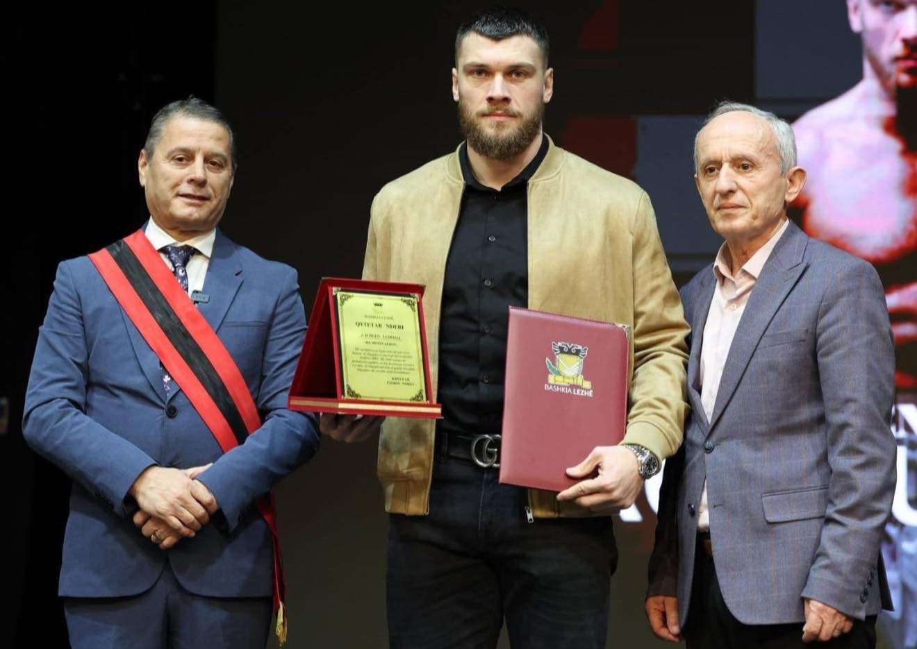 Jurgen Uldedaj shpallet “Qytetar Nderi” i Lezhës pas triumfit botëror në Londër
