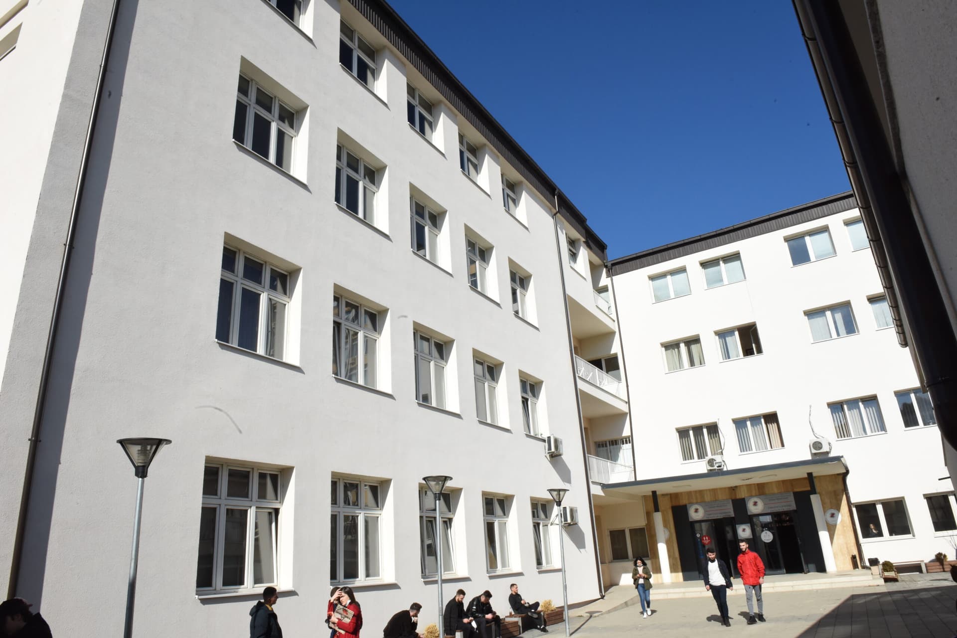 Parregullsi të tjera në Prishtinë: Mungesë zyrtarësh në Fakultetin Juridik