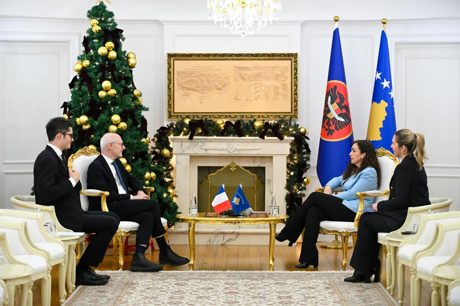Osmani takon ambasadorin francez – U diskutua për zgjedhjet në vend dhe heqjen e masave të BE-së