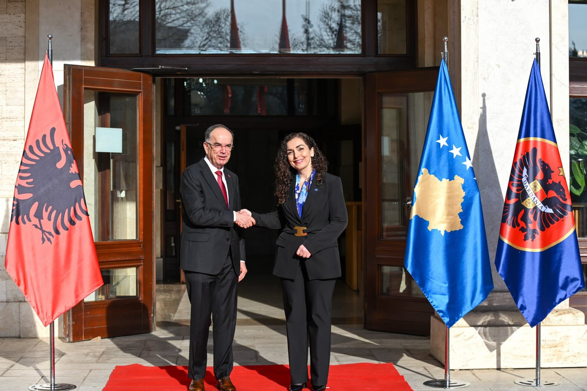 Osmani pret në takim Begajn: Kosova dhe Shqipëria të jenë gjithmonë pranë njëra-tjetrës
