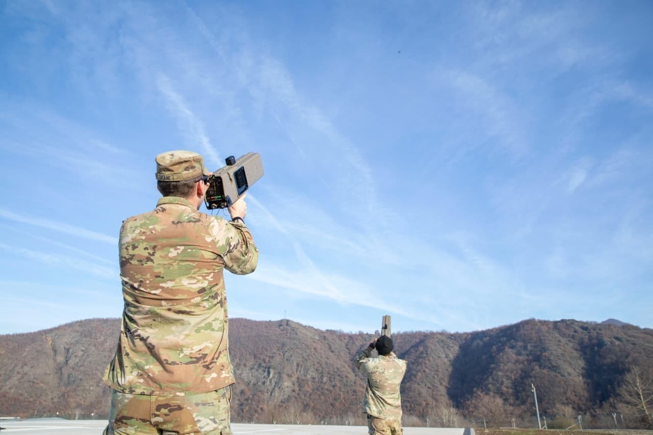 Ushtarët amerikanë të KFOR-it kryejnë trajnime për neutralizimin e dronëve