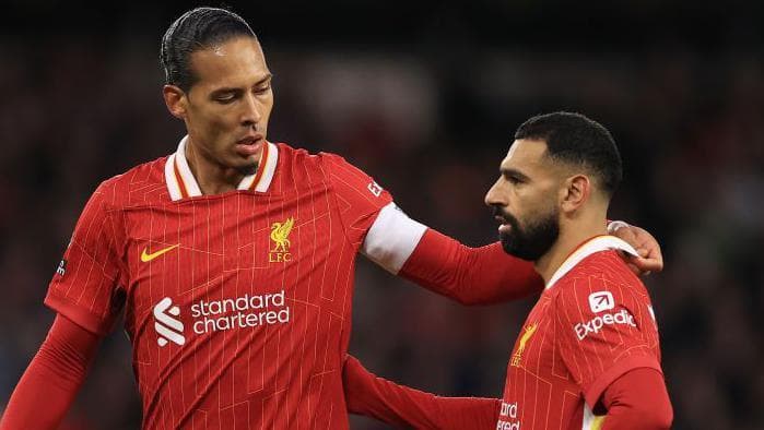 Tensionet te Liverpool – Van Dijk mbështet Salahin pas uljes në stol