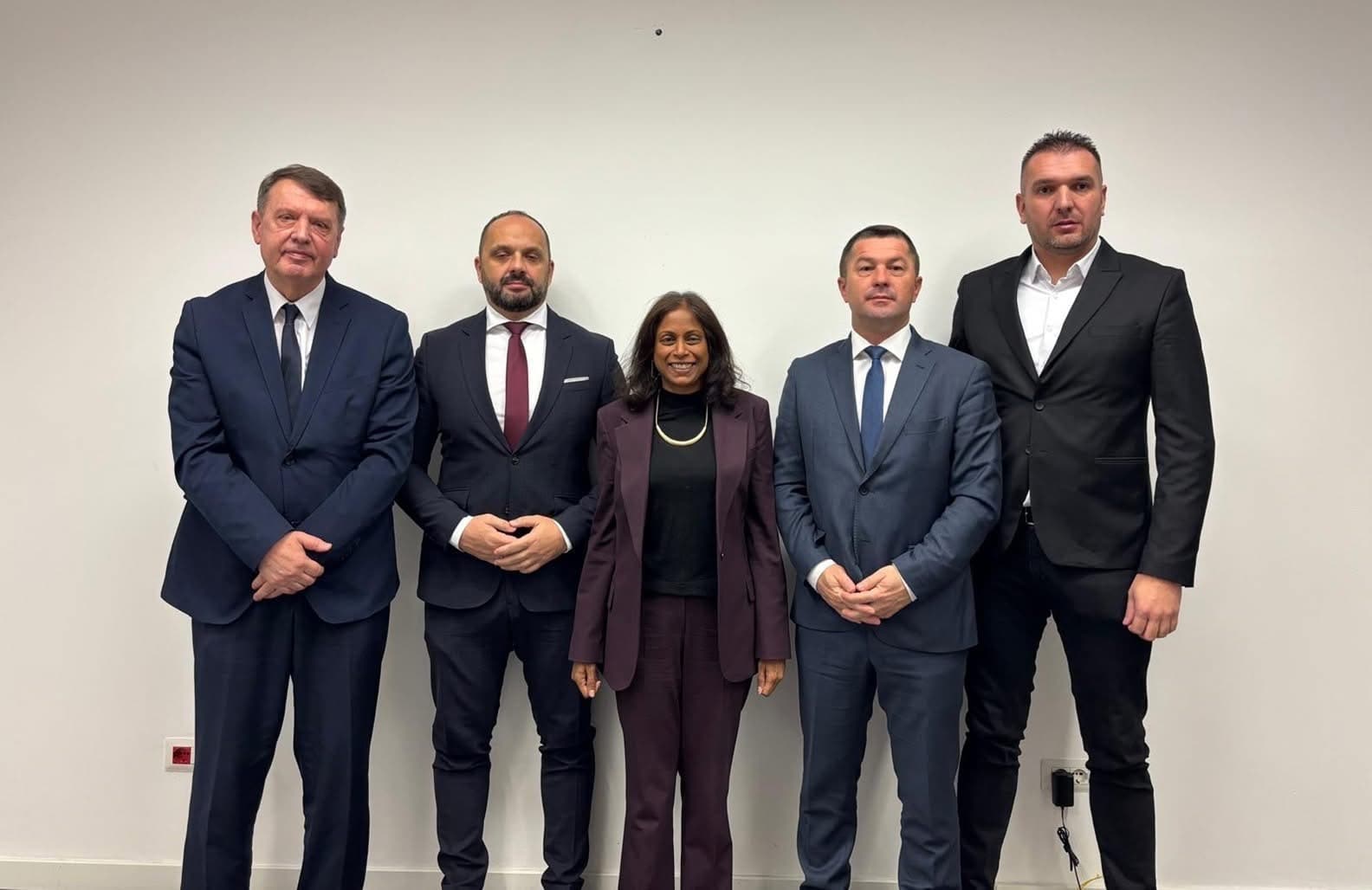 Prattipati takon kryetarët e komunave në veri: ShBA-ja pret qeverisje transparente dhe shërbime të barabarta për të gjitha komunitetet
