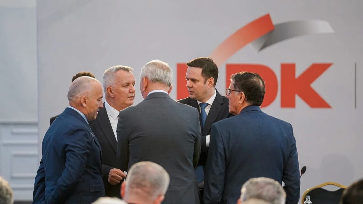 Haziri akuzon për bllokim institucional: Kosova s’duhet të ecë më në terr politik