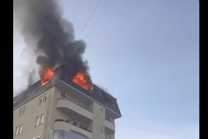 Përfshihet nga zjarri një ndërtesë në Prishtinë