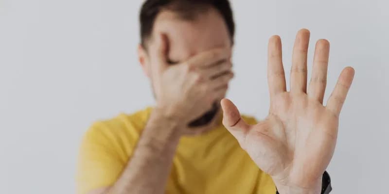 Heshtja si mjet ndëshkimi, “The Silent Treatment” një fenomen psikologjik alarmues