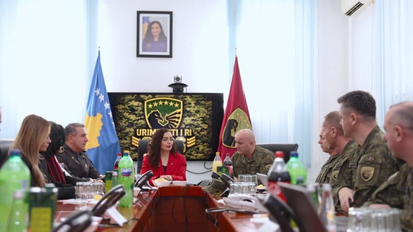 Presidentja Osmani viziton FSK-në për fundvit