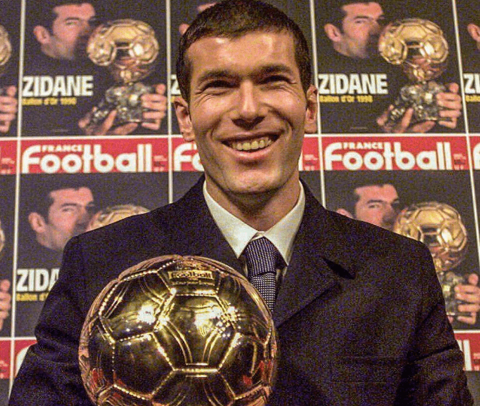 Sot 27 vjet më parë, Zidane fitoj Topin e Artë dhe hyri përjetësisht në histori