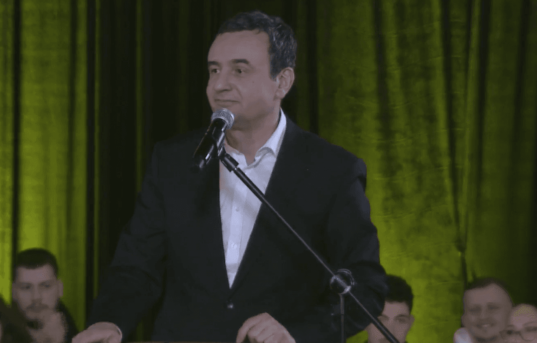 Albin Kurti premton investime në infrastrukturë, ngrohje, çerdhe dhe qendër inovacioni në Pejë