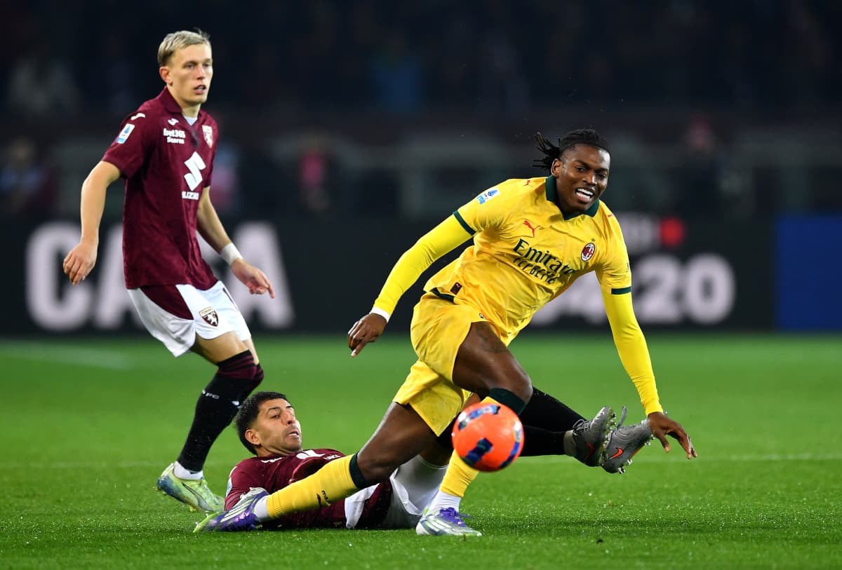 AC Milan alarmohet: Rafael Leao lëndohet dhe braktis fushën me probleme muskulore në fitoren ndaj Torinos!