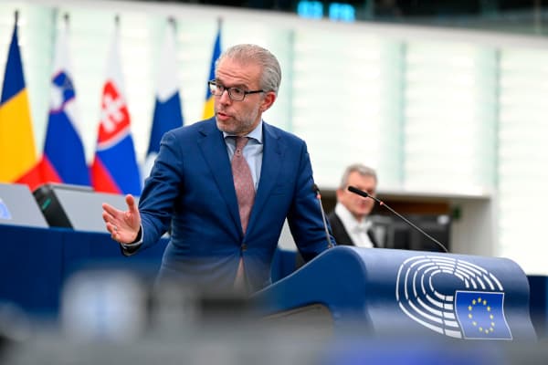 Eurodeputeti Reuten pas heqjes së masave: Tani të procedohet aplikimi për vend kandidat që po mbahet në sirtar