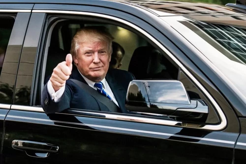 Trump shfaqet me Cadillac Escalade të blinduar, ndryshon autokolona presidenciale