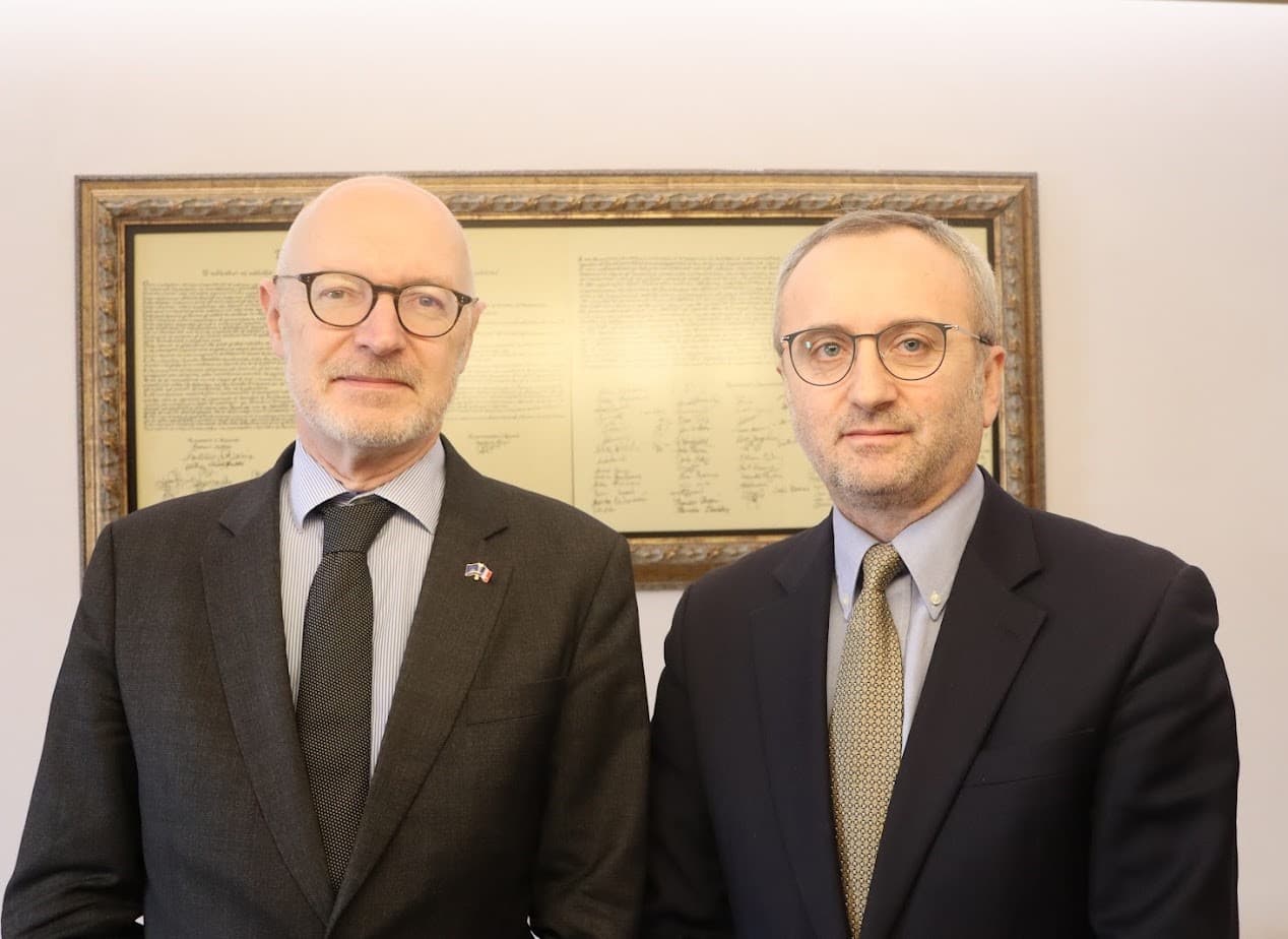 Ambasadori i Francës takohet me kreun e Kushtetueses, flasin për sfidat e gjykatës përgjatë vitit të kaluar