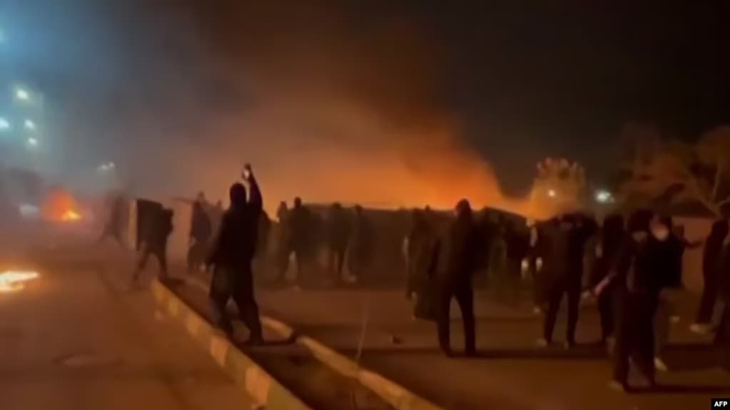 Të paktën 2.403 të vdekur në protestat në Iran, thotë grupi për të drejtat e njeriut
