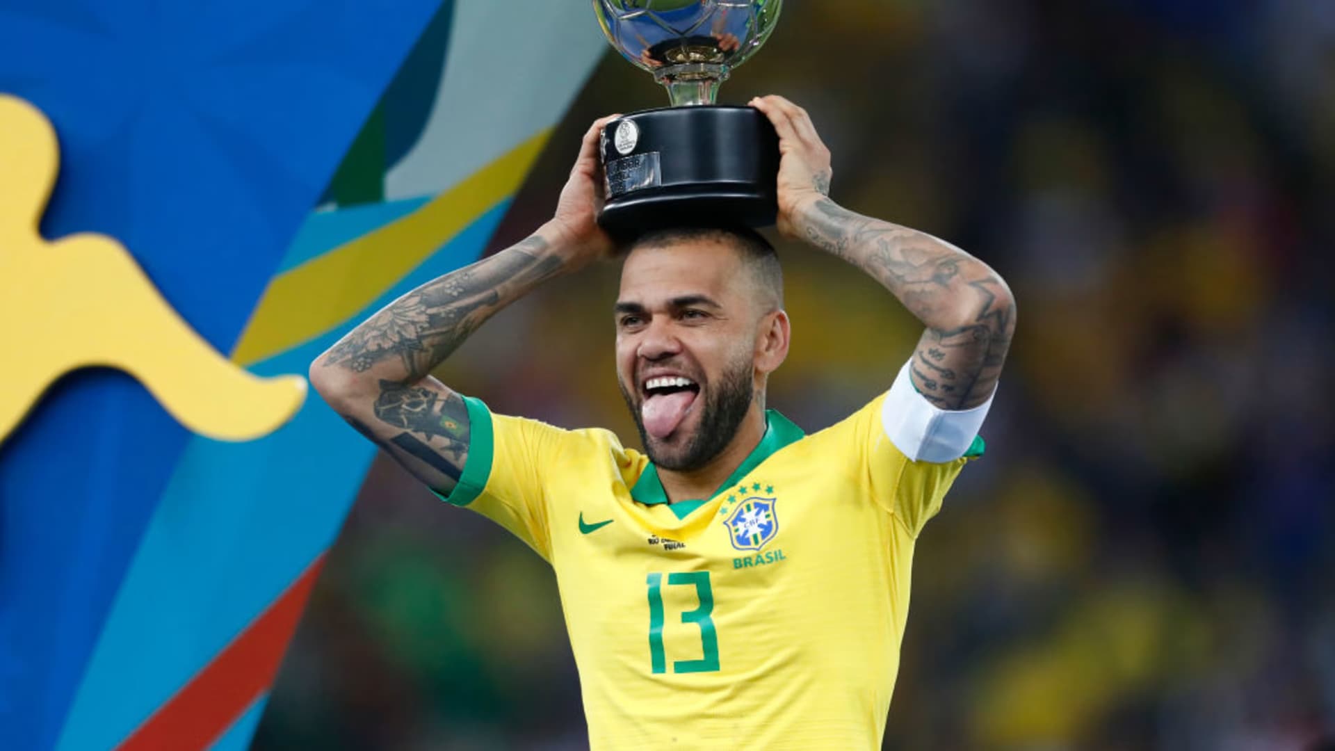 Dani Alves drejt një rikthimi surprizë në futbollin profesionist