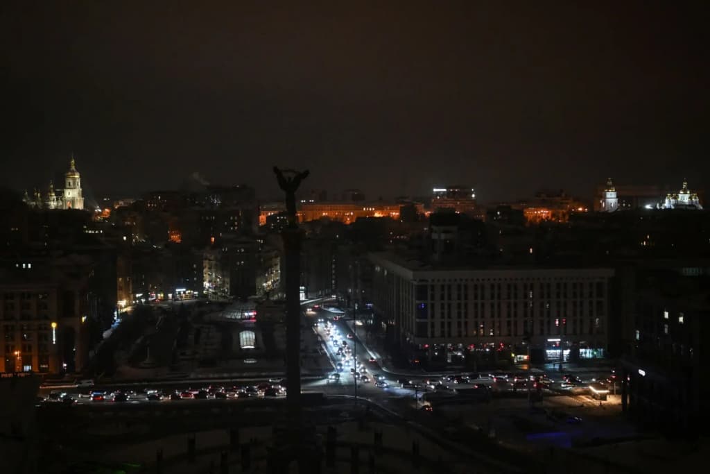 Dimër i acartë në Kiev, bombardimet ruse shkaktojnë krizë historike energjetike