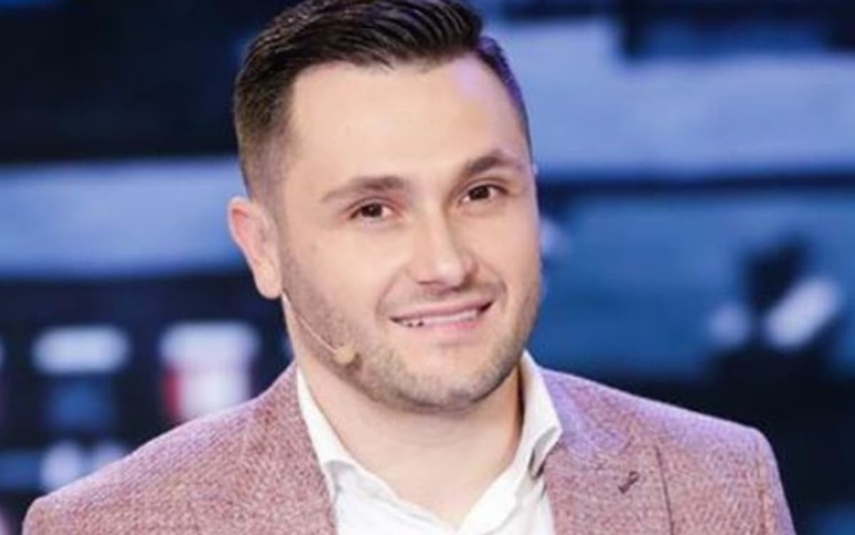 Tatuazhi, vargjet biblike dhe një buzëqeshje ndryshe: Bes Kallaku më i lumtur se kurrë