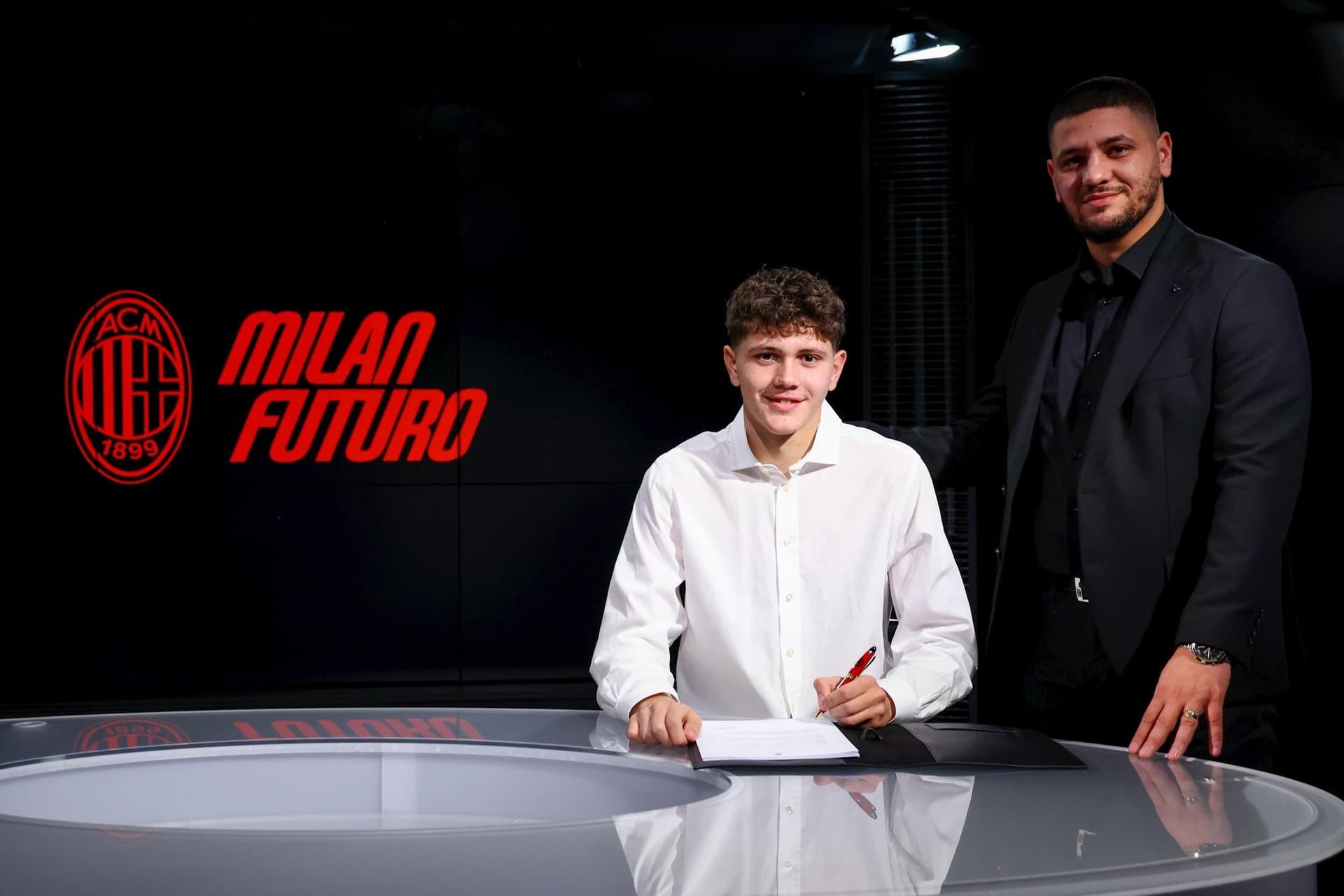 Talenti kosovar Aron Babaj transferohet te Milani