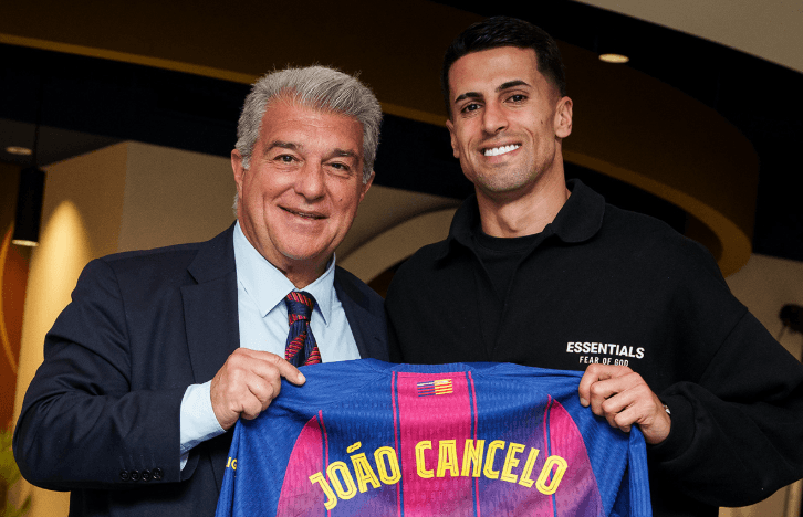 Joao Cancelo i bashkohet Barcelonës, huazim finalizohet pas vonesave