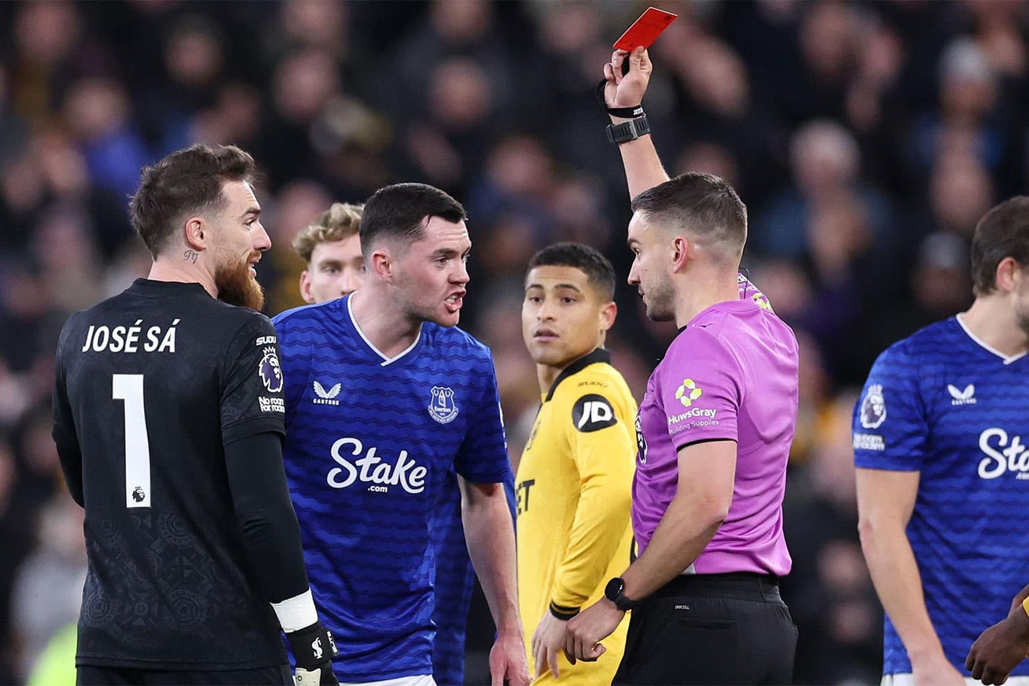 Skena të çuditshme në Premier League, Evertoni mbeti me tetë lojtarë ndaj Wolves