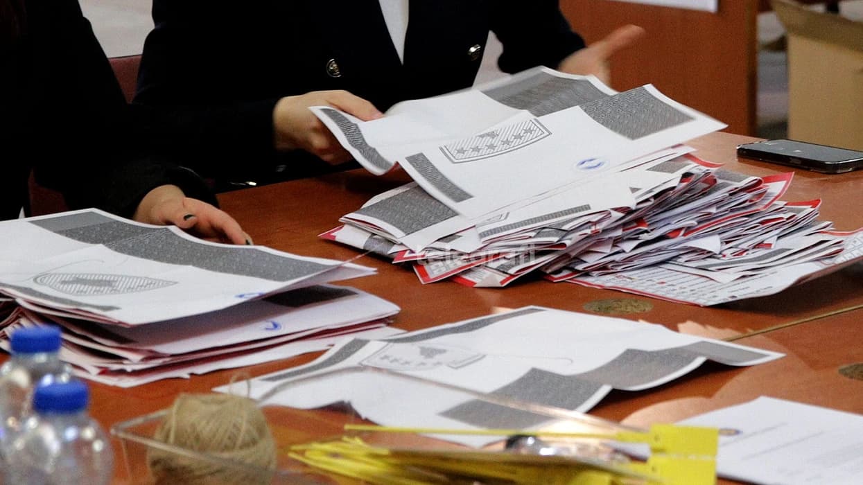 Elezi: Janë rinumëruar 216 vendvotime, ndërsa procesi ka përfunduar në 15 komuna