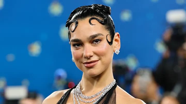 Dua Lipa uron Kosovën për 18-vjetorin e Pavarësisë