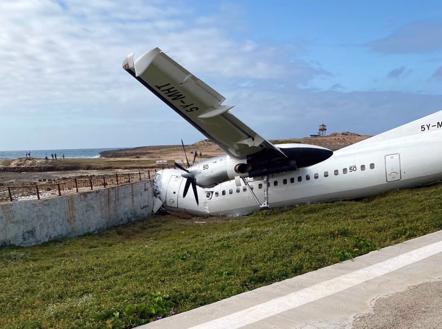 Aeroplan pasagjerësh ateron në plazh në Mogadishu  të gjithë pasagjerët shpëtojnë