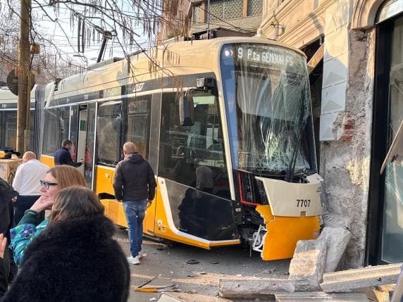 Tramvaji del nga shinat në Milano, një i vdekur dhe të paktën 40 të plagosur