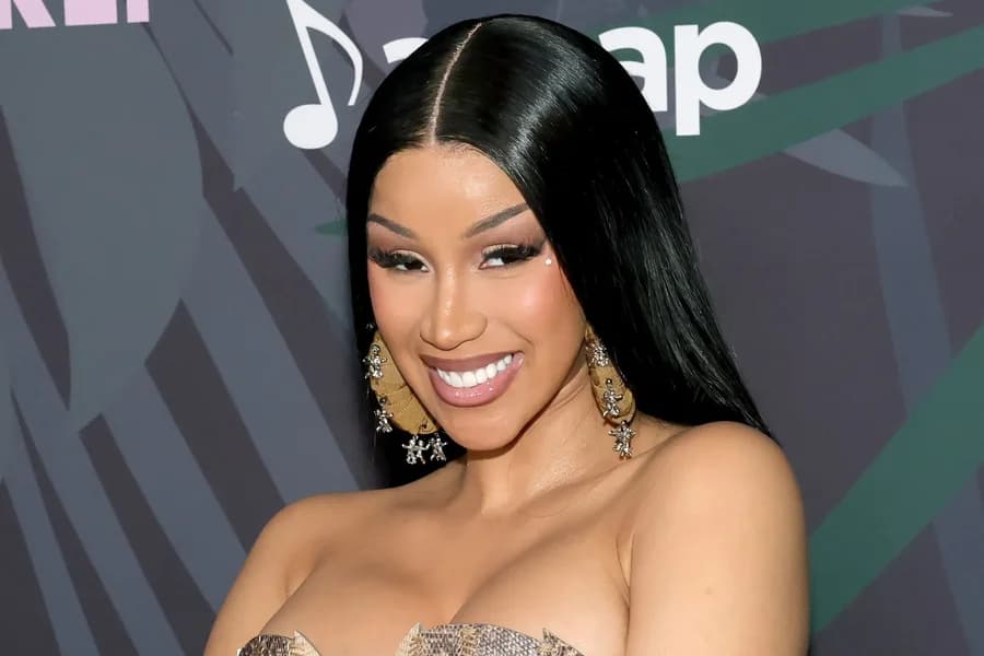 Cardi B dhe Stefon Diggs ngrenë dyshimet për fejesë: “Në agjendë, ndoshta” para Super Bowl