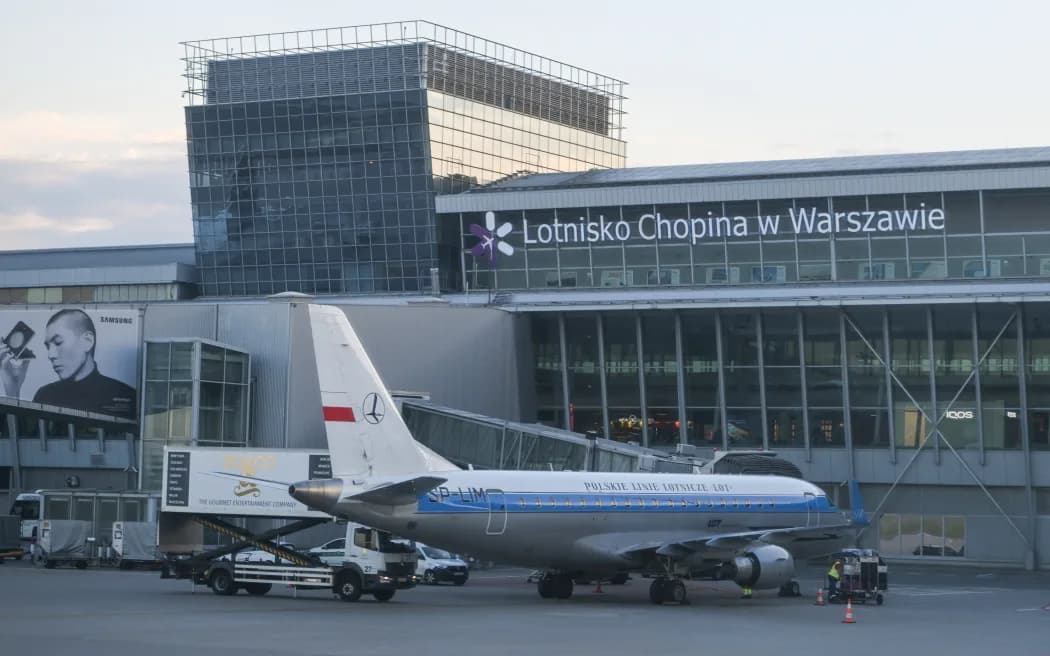 Dy aeroporte në Poloni pezullojnë fluturimet pas sulmeve ruse në Ukrainë