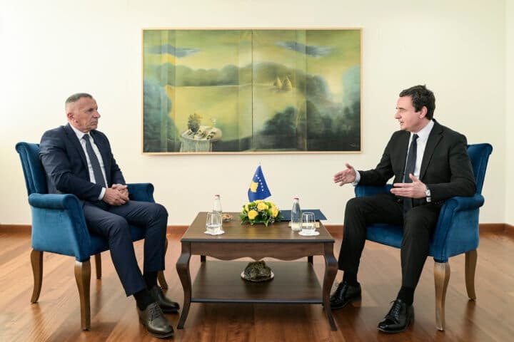 Kamberi uron Kurtin: Qeveria e re ta vendosë çështjen e Luginës së Preshevës lart në agjendën e saj
