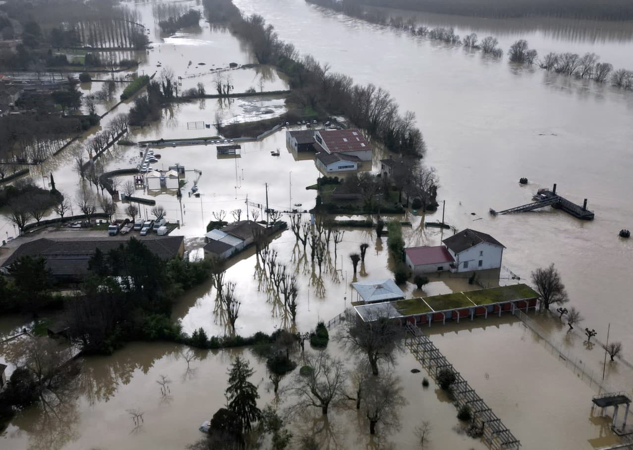 Përmbytje në disa zona, Franca lëshon alarm të kuq