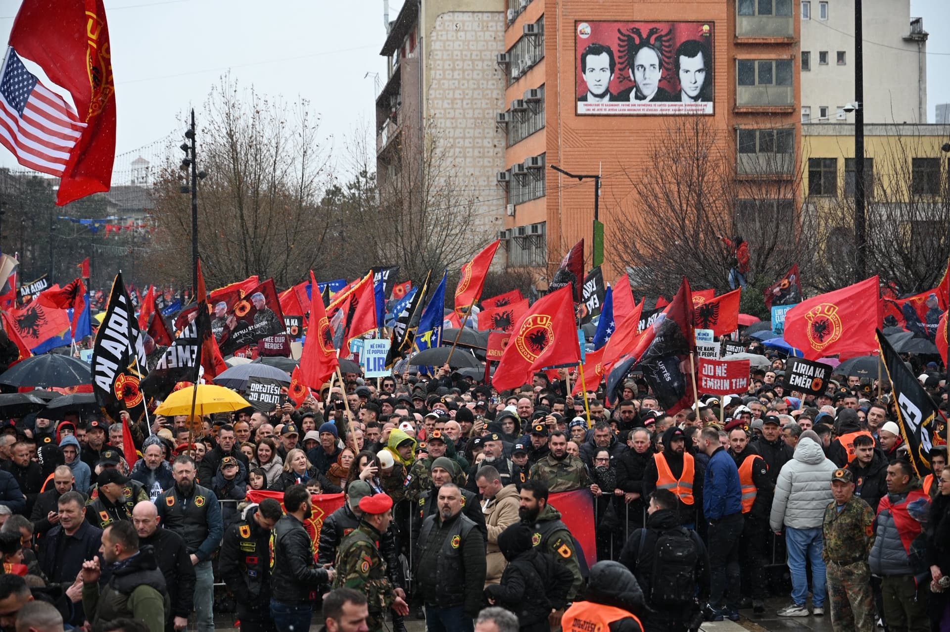 Mbi 130 mijë qytetarë morën pjesë në marshin “Drejtësi, jo politikë”