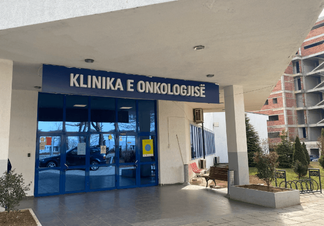Vitia viziton Onkologjinë, Ministria e Shëndetësisë do të vazhdojë të fokusohet te sëmundjet malinje