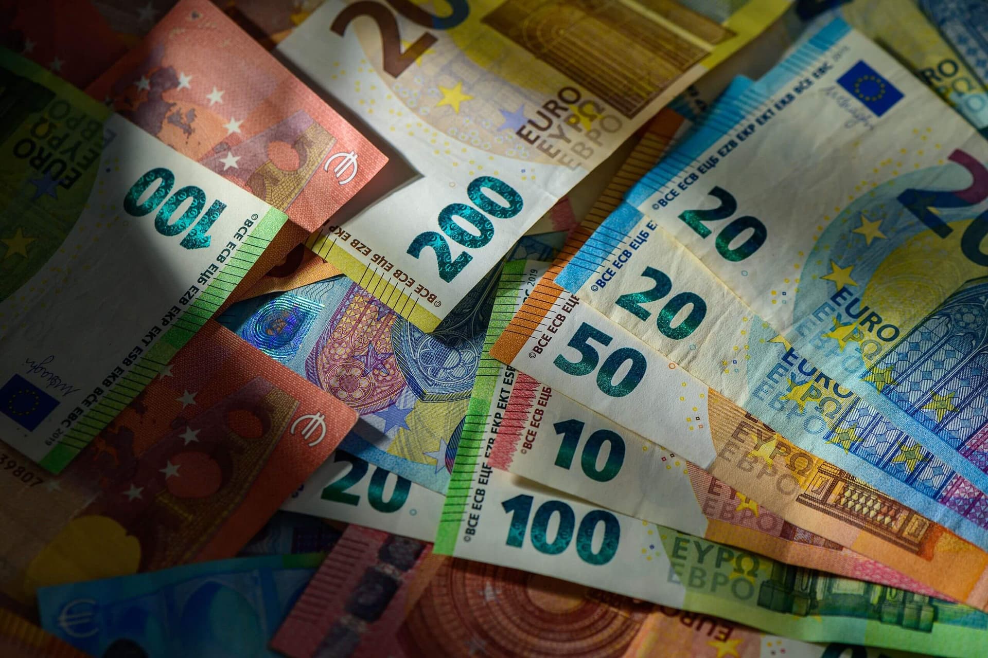 Punonjësit e shtetit përfitojnë dyfishim të shtesës për përvojën e punës