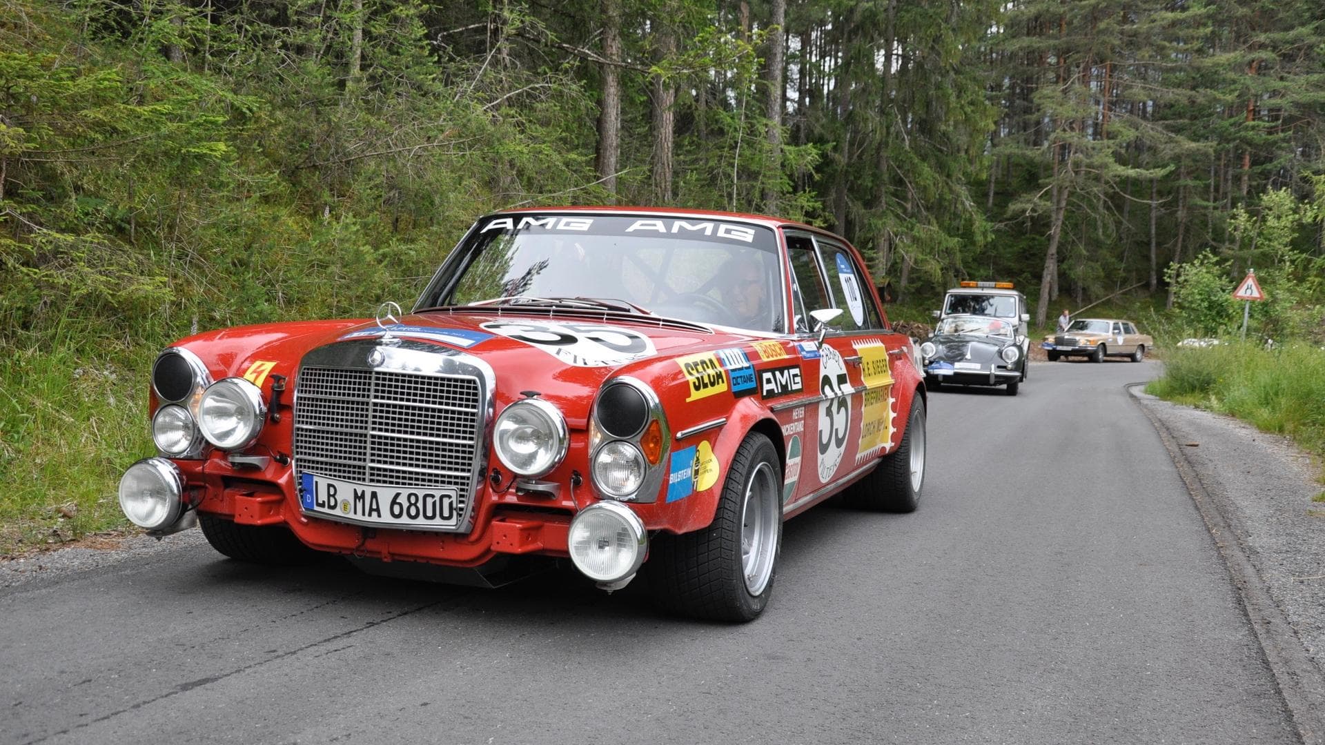 Mercedes-Benz ringjall “Red Pig”, homazh modern për një ikonë të garave