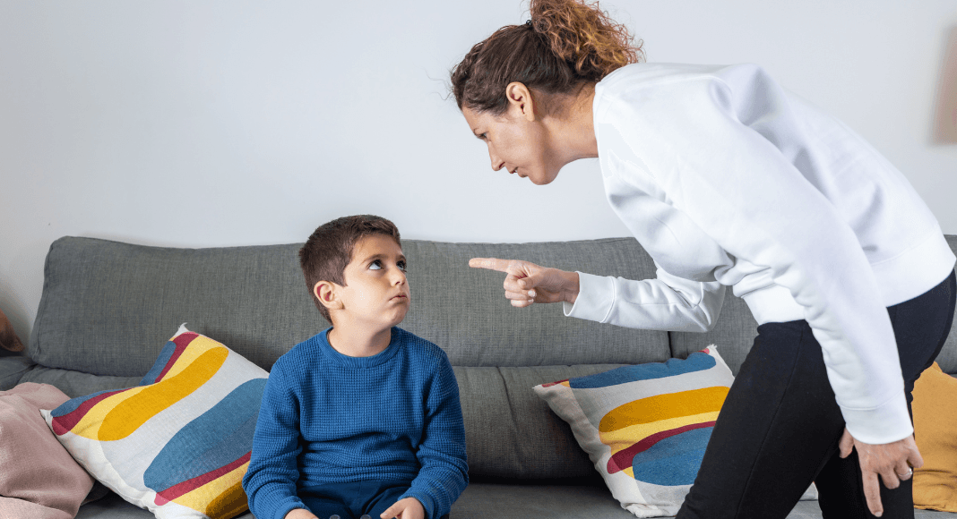 9 mënyra efektive për të disiplinuar fëmijën pa e lënduar emocionalisht