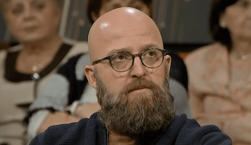 Arianit Sllamnikut i zëvendësohet paraburgimi me arrest shtëpiak