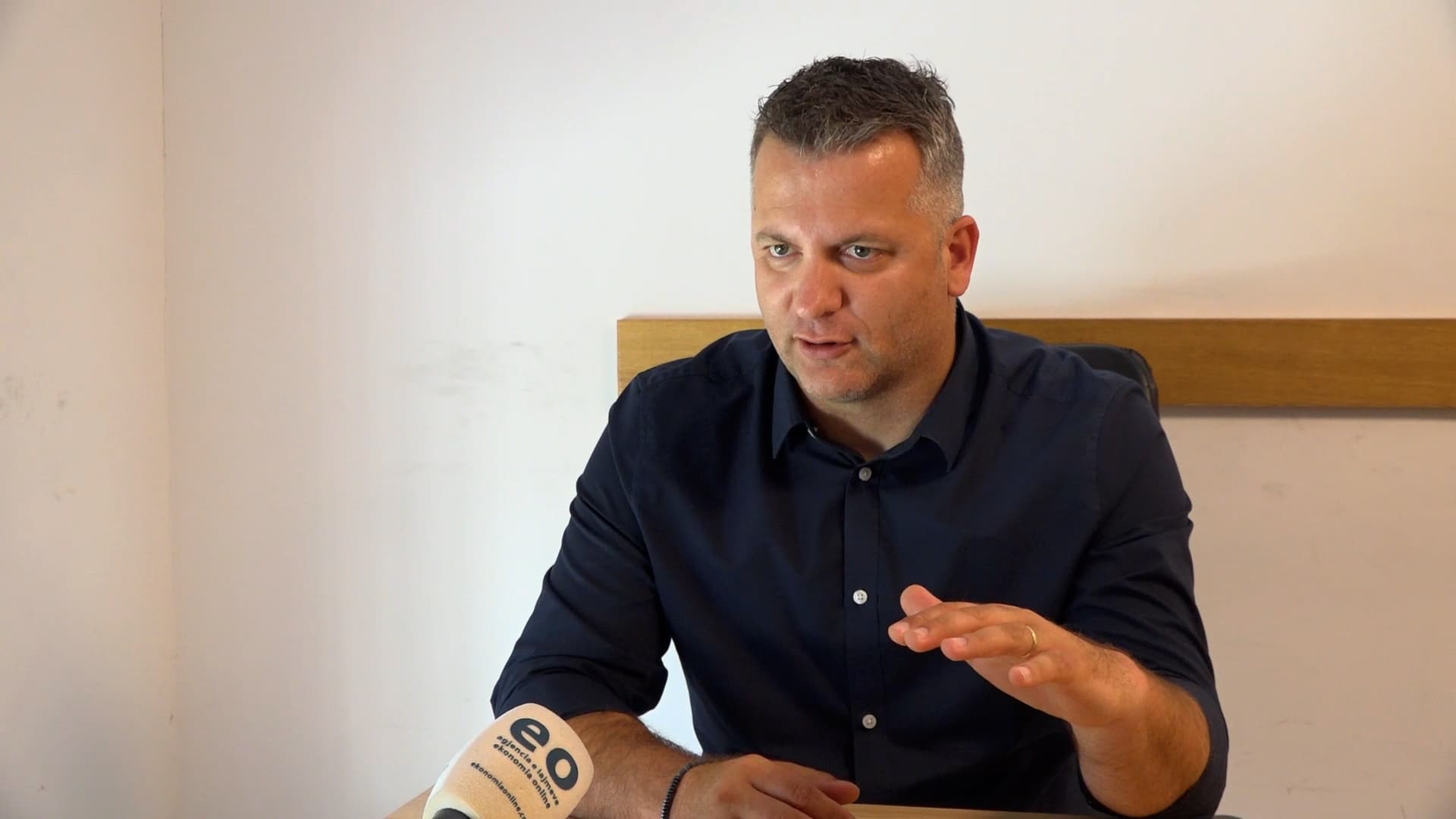 Arton Muhaxheri: Protesta kundër shtrenjtimit të energjisë po i shërben Qeverisë