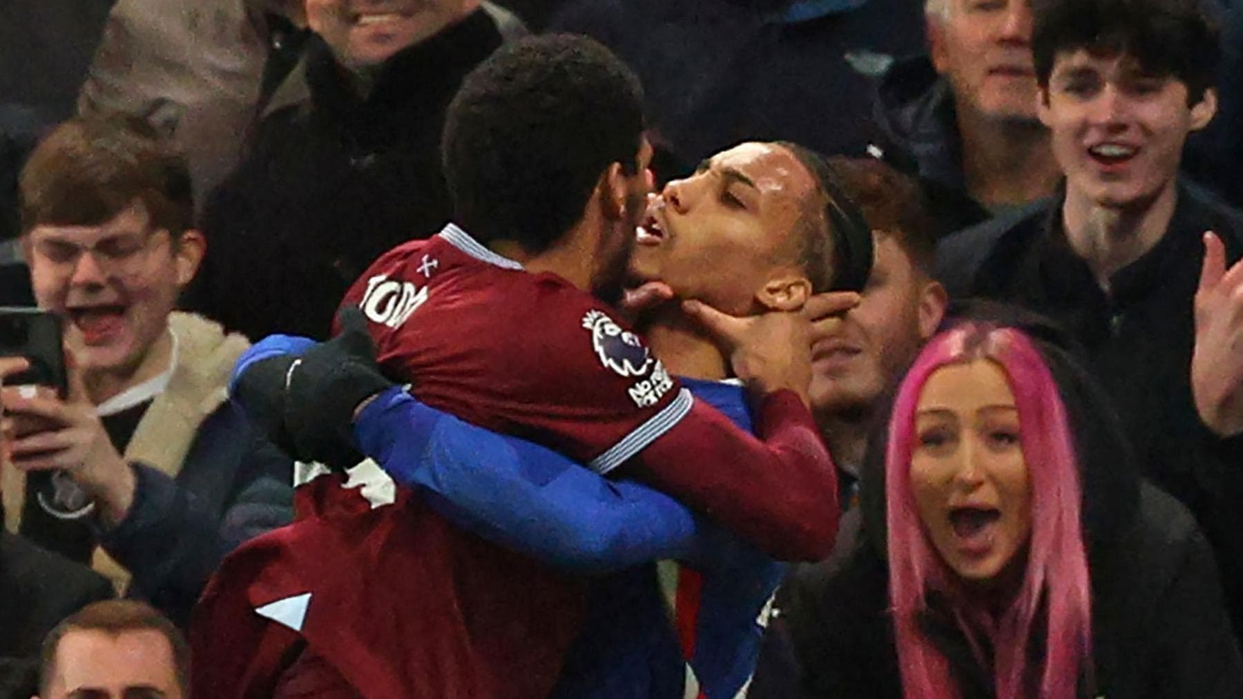 Chelsea dhe West Ham gjobiten pas kacafytjes masive në Stamford Bridge