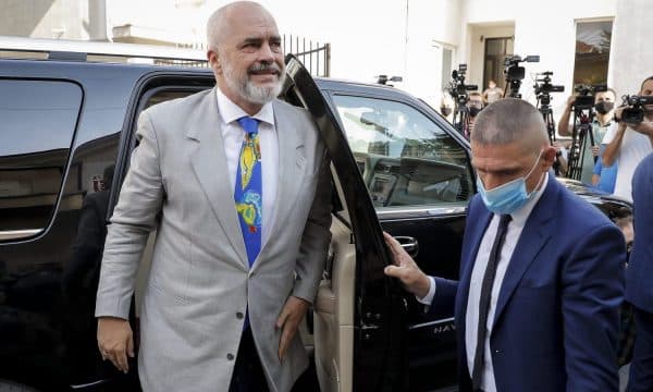 Kryeministri Rama publikon fotografi nga aktiviteti “Kosova e burgosur”