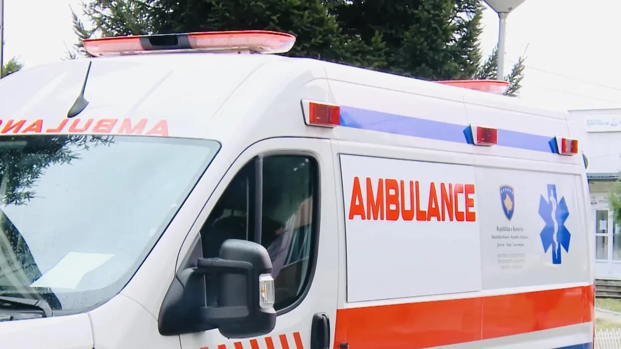 Tronditëse në Durrës: 74-vjeçari humb jetën pas rënies nga shkallët